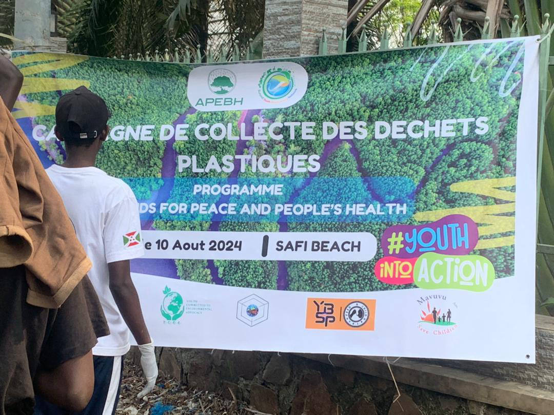 Bannière de la campagne de collecte des déchets plastiques à Safi Beach, datée du 10 août 2024.